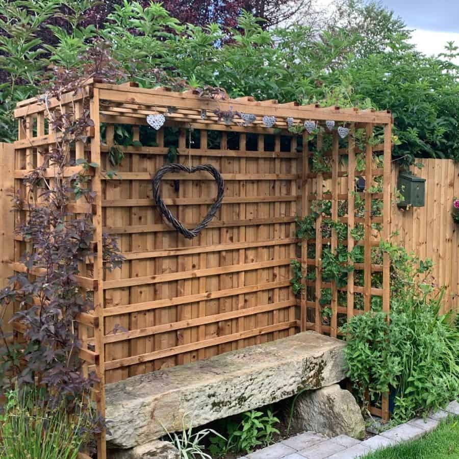 Wooden Garden Decor Ideas1